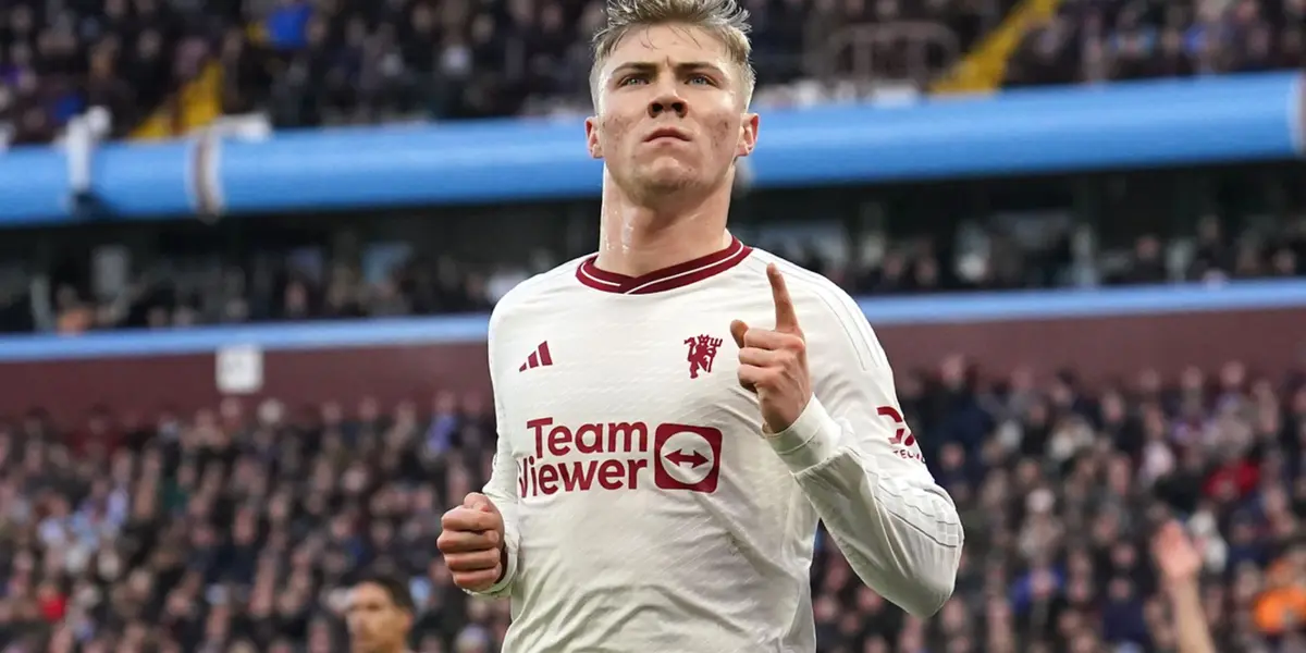 Rasmus Hojlund inspired on Cristiano Ronaldo gestures to respond to the crticics of Villa fans.