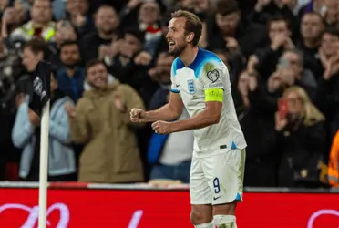 The 30-year-old striker joined the English football history with his performance