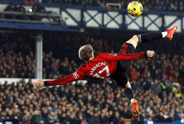 The Argentine winger's action remembered to the Manchester United legend