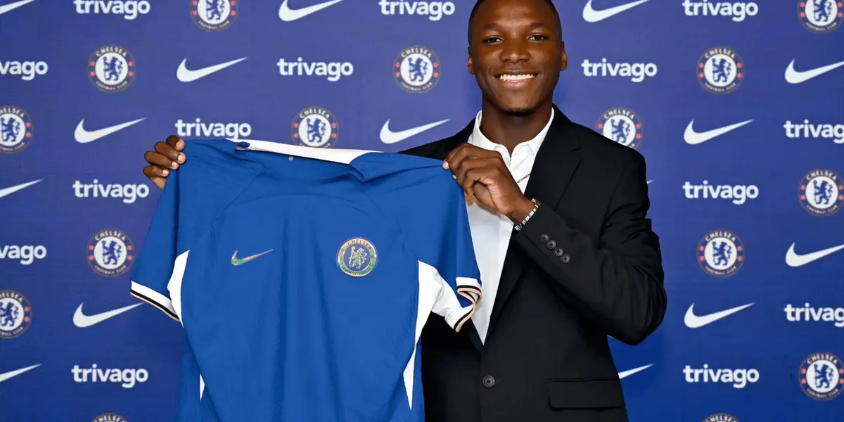 The Ecuadorian player was unveiled as a new Chelsea player