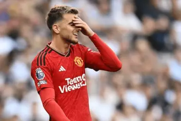 The English midfielder would not have a great start with the Red Devils