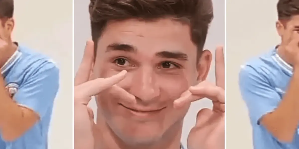 The Manchester City player even received a special stamp with his last name in Korean