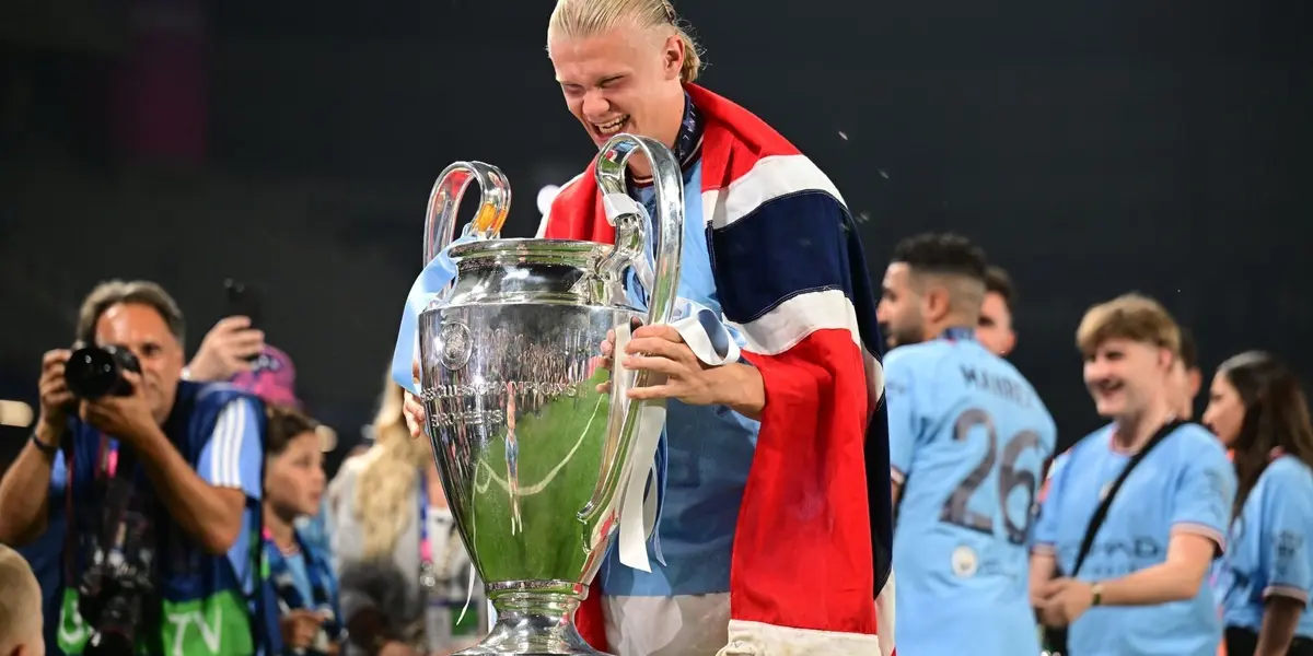 The Norwegian striker and their fans seem never stop smiling