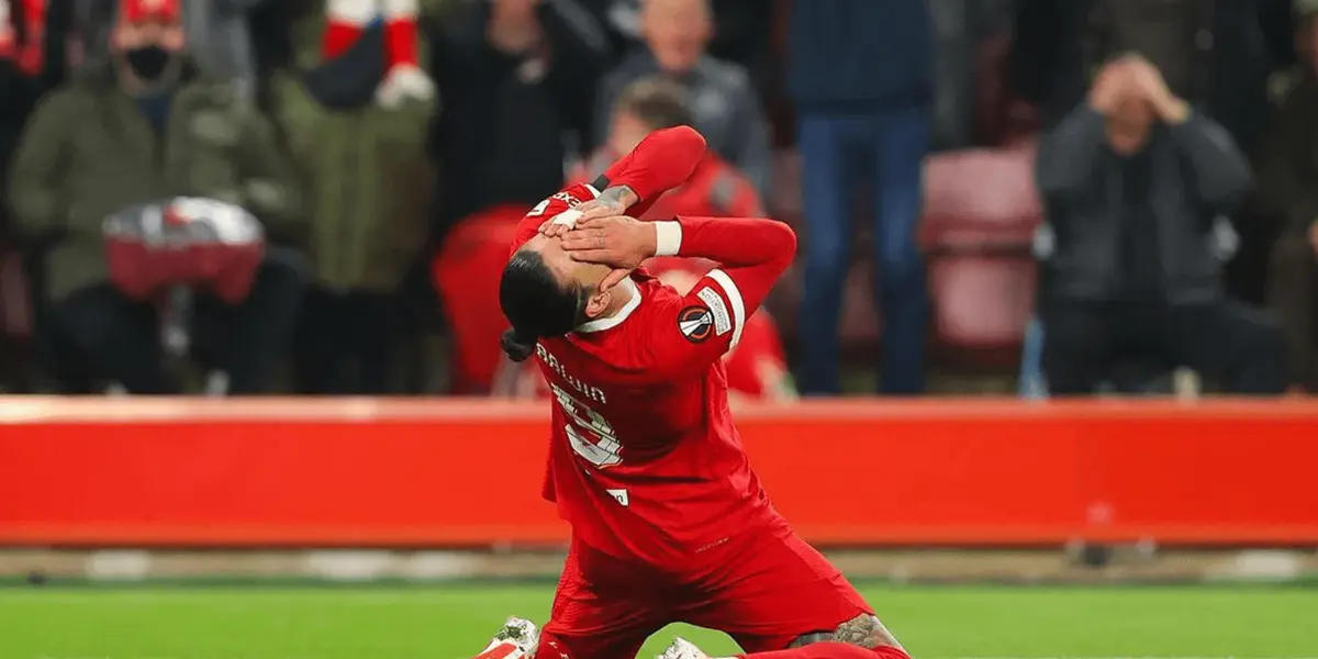 The Uruguayan striker failed at empty goal and went viral on social media